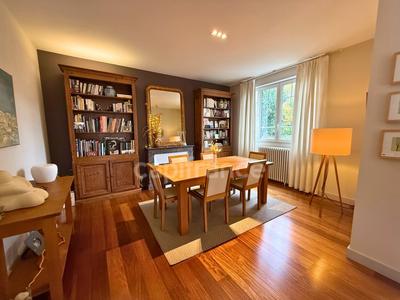 Maison - 195 m² - 9 pièces