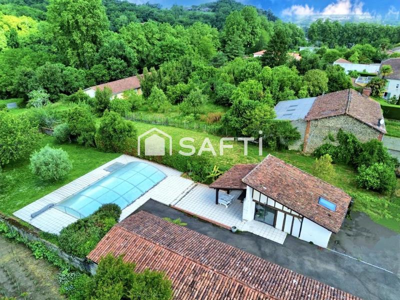 Maison - 280 m² - 16 pièces