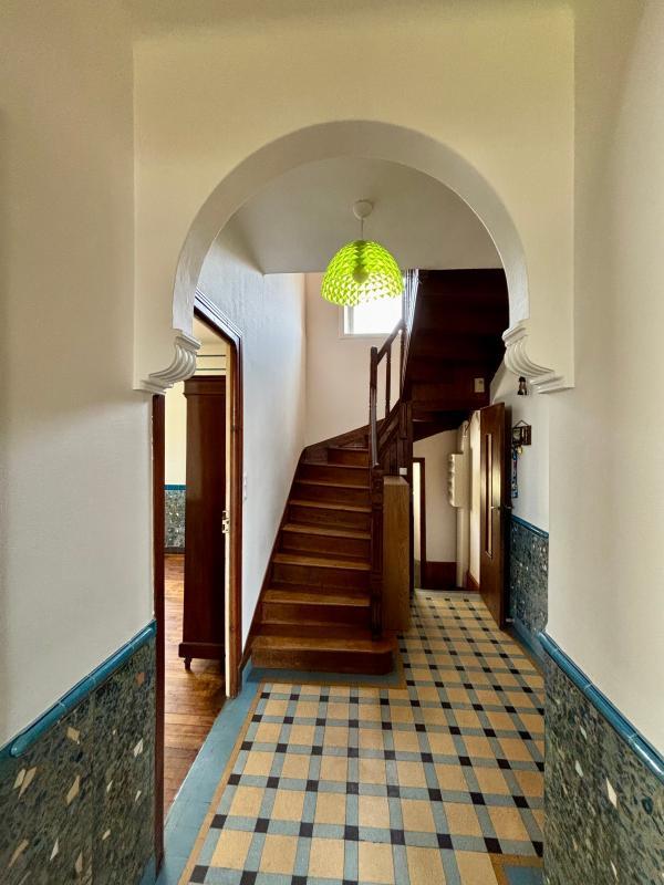 Maison - 218 m² - 7 pièces