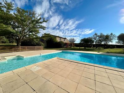 Maison - 368 m² - 15 pièces