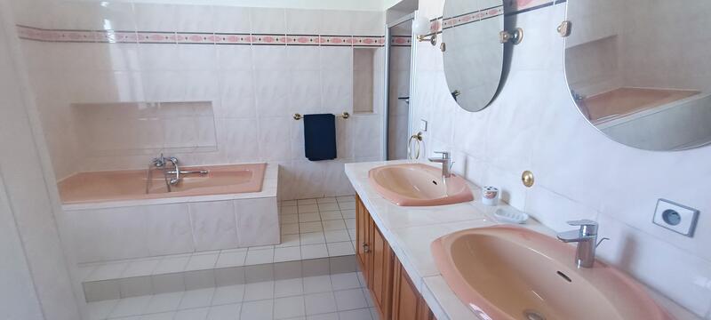 Corps de ferme - 189 m² - 7 pièces