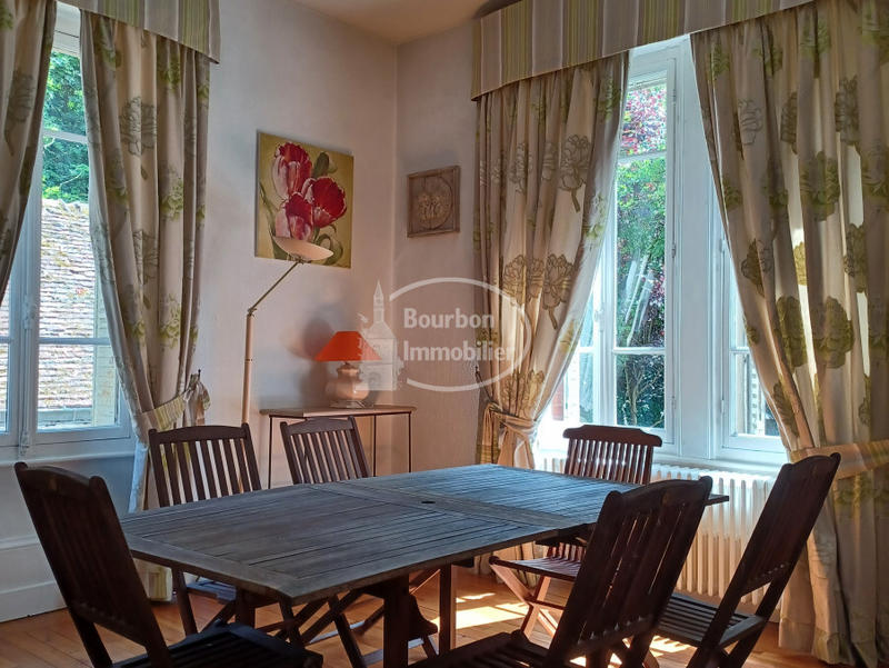 Maison - 303 m² - 12 pièces