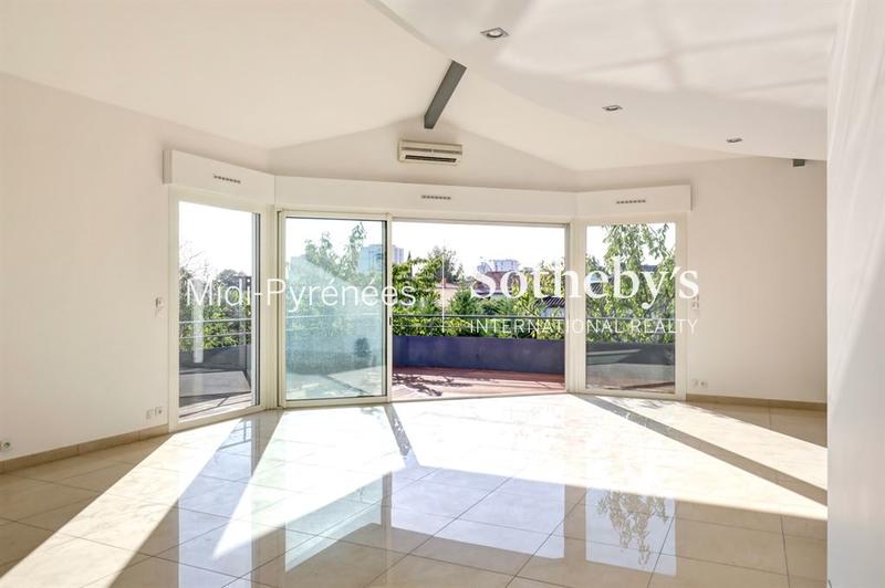 Appartement - 218 m² - 6 pièces