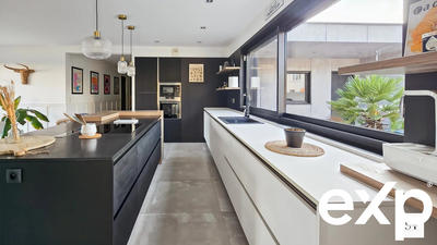 Maison - 216 m² - 8 pièces