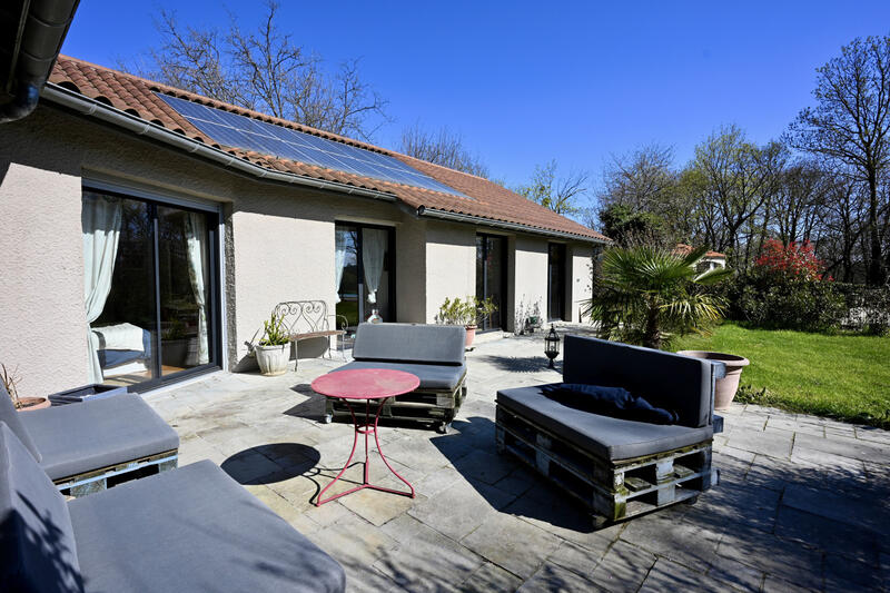 Maison - 190 m² - 8 pièces