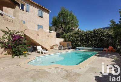 Maison - 180 m² - 7 pièces