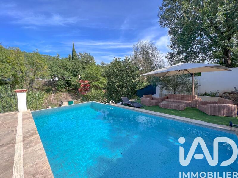 Maison - 240 m² - 7 pièces