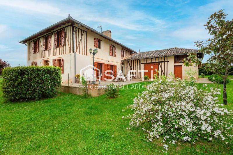 Maison - 204 m² - 7 pièces