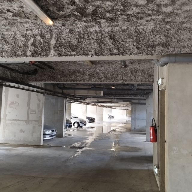 Parking / Garage