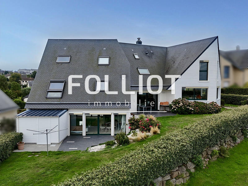 Maison - 215 m² - 10 pièces