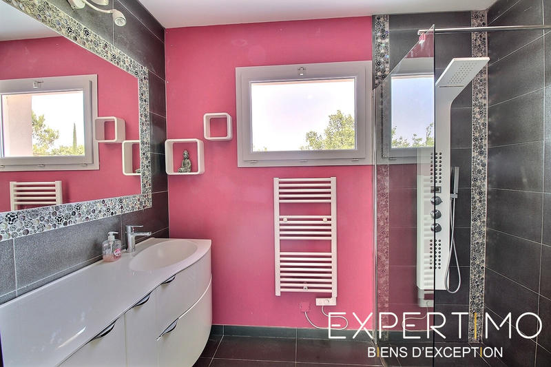 Villa - 220 m² - 8 pièces