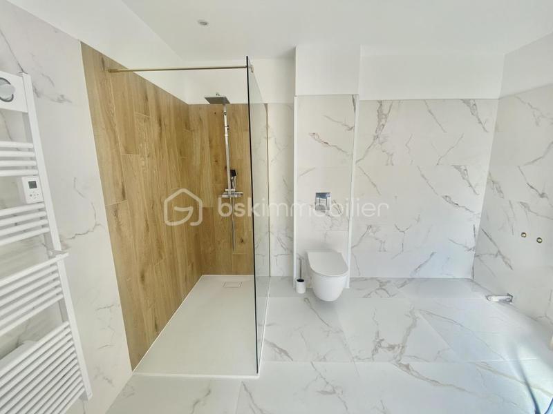 Maison - 233 m² - 7 pièces