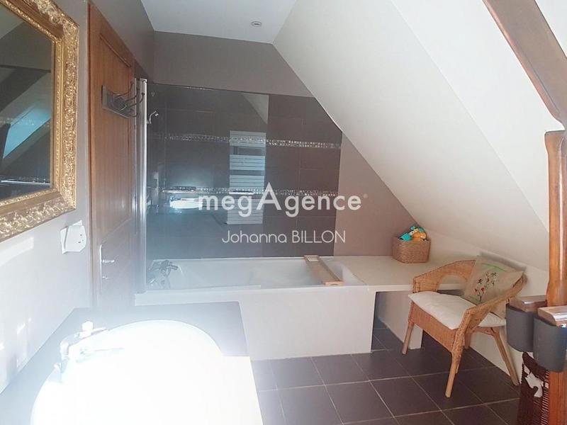 Maison traditionnelle - 158 m² - 6 pièces