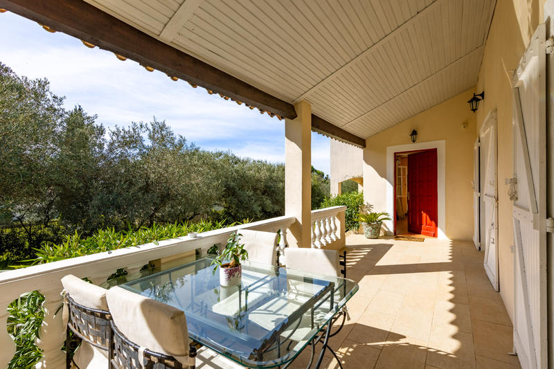 Maison - 220 m² - 6 pièces