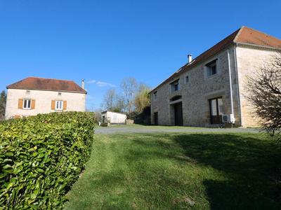 Maison - 288 m² - 11 pièces
