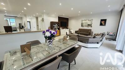 Maison - 186 m² - 8 pièces