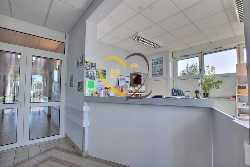 Local commercial - 185 m² - 10 pièces