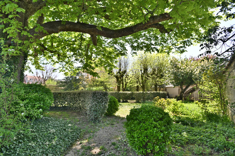 Propriété - 270 m² - 11 pièces