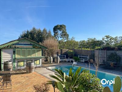 Villa - 280 m² - 6 pièces