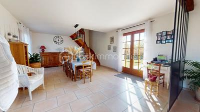 Maison - 237 m² - 7 pièces