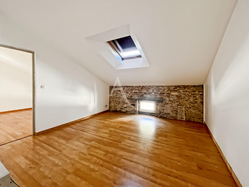 Maison - 230 m² - 8 pièces