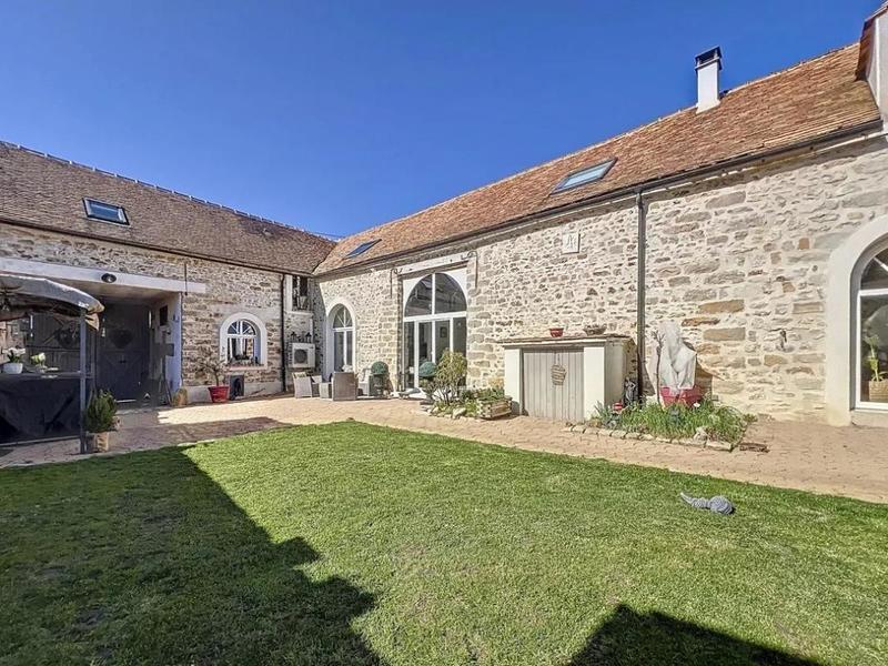Maison ancienne - 285 m² - 8 pièces
