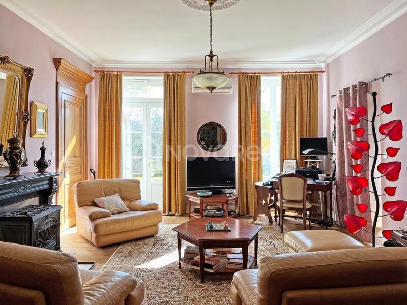 Propriété - 683 m² - 18 pièces