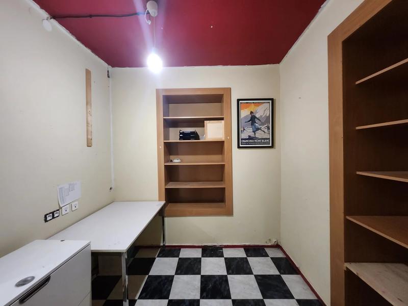 Local commercial - 180 m² - 6 pièces