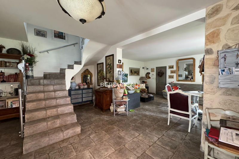 Propriété - 202 m² - 7 pièces