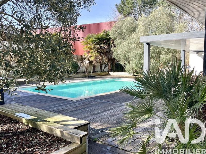 Maison - 270 m² - 8 pièces