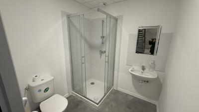 Local d'activité / Entrepôt - 225 m² - 4 pièces