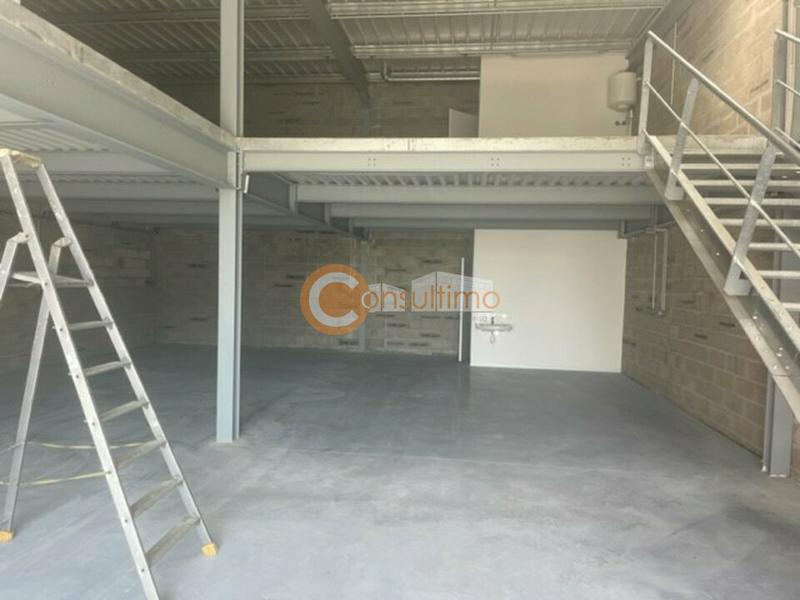 Local d'activité / Entrepôt - 258 m²