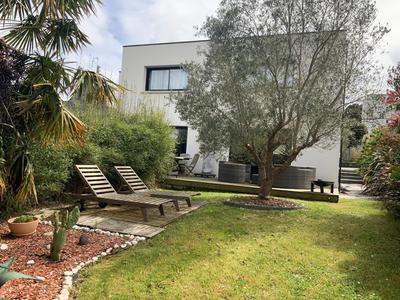 Maison - 269 m² - 7 pièces