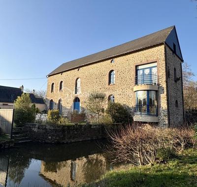 Moulin - 297 m² - 9 pièces