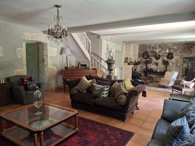 Maison traditionnelle - 388 m² - 11 pièces