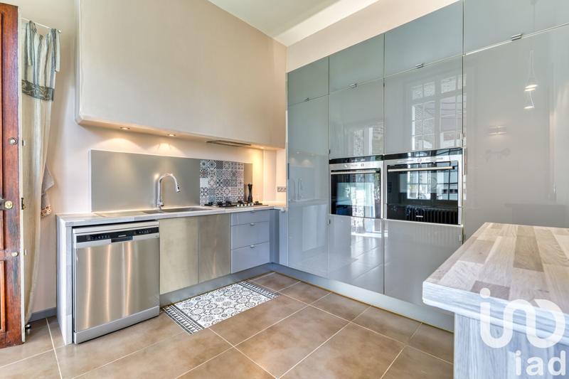 Maison - 230 m² - 8 pièces