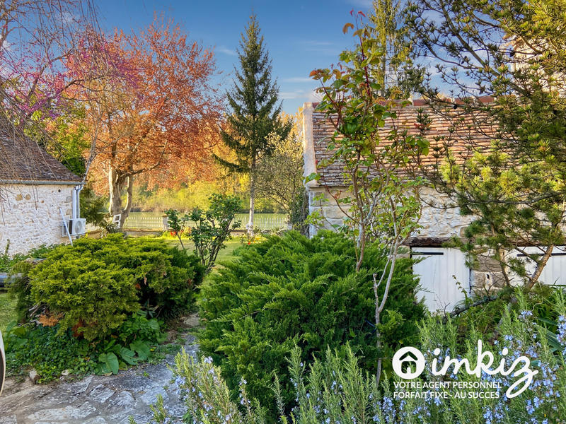 Maison - 330 m² - 9 pièces