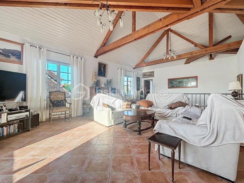 Demeure - 227 m² - 7 pièces