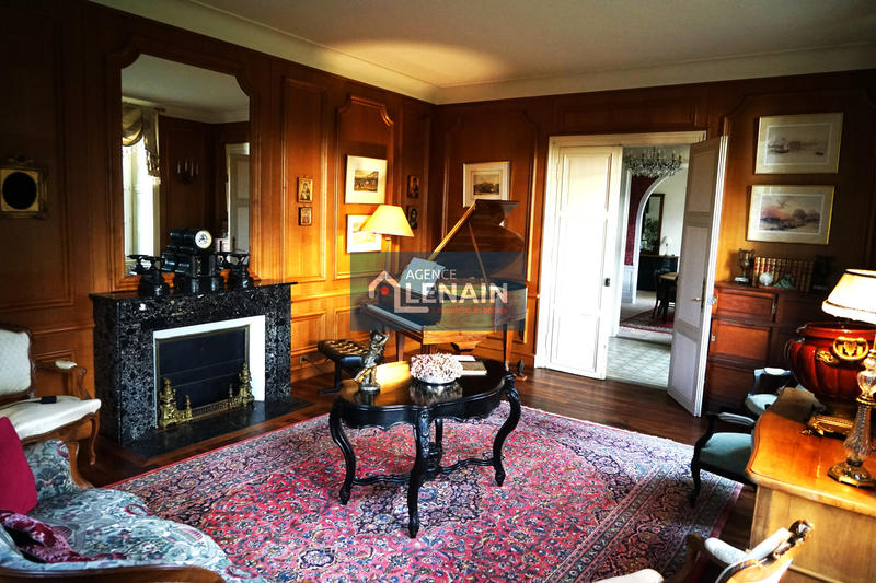 Maison - 296 m² - 9 pièces