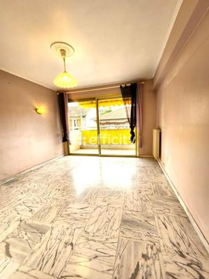 Appartement ancien - 81 m² - 3 pièces