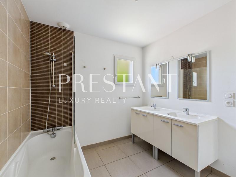 Maison - 92 m² - 4 pièces