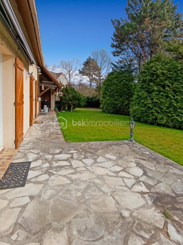 Maison traditionnelle - 171 m² - 5 pièces