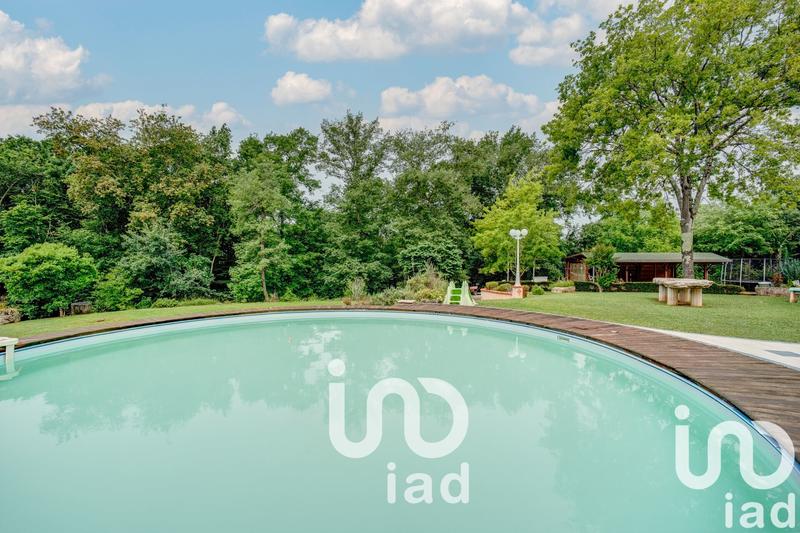 Maison - 210 m² - 7 pièces