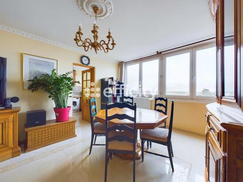 Appartement - 96 m² - 5 pièces