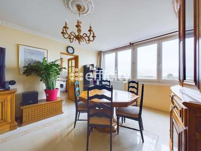 Appartement - 96 m² - 5 pièces