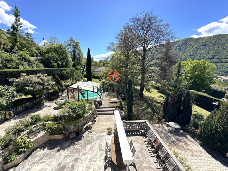 Villa - 252 m² - 11 pièces