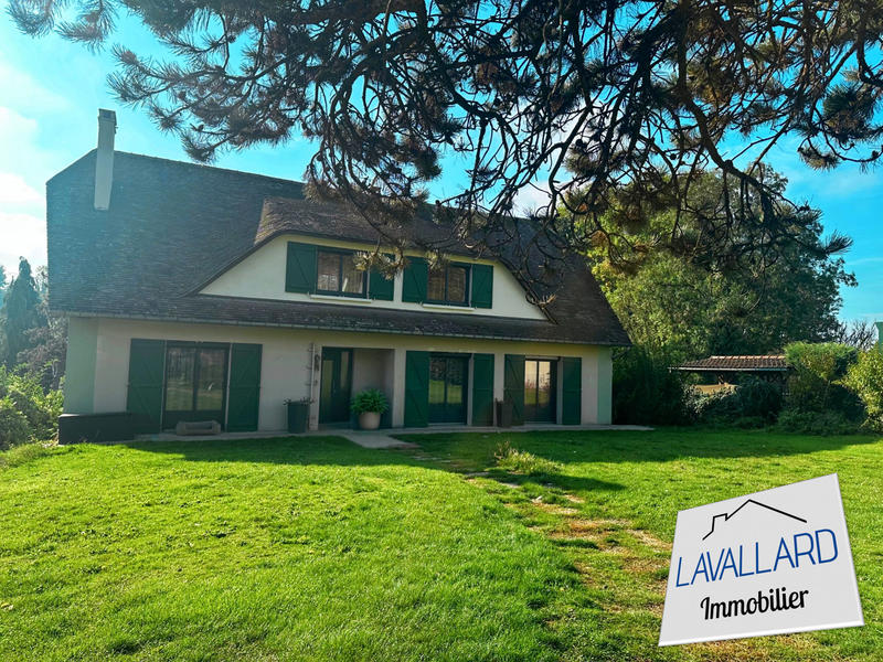 Maison - 202 m² - 8 pièces