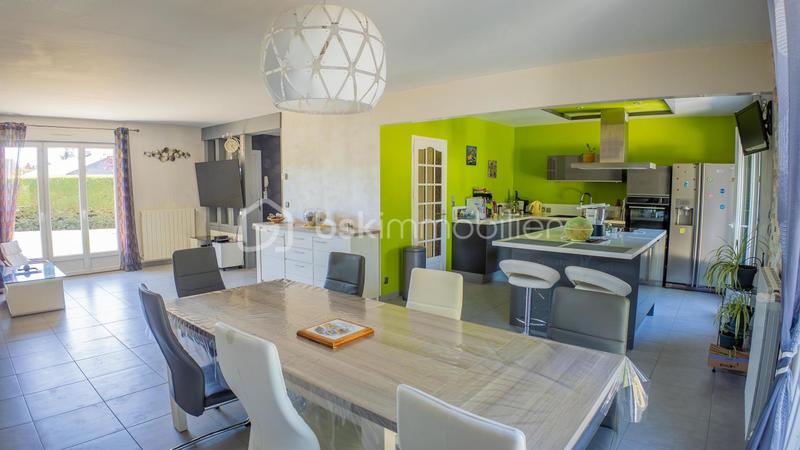 Maison traditionnelle - 149 m² - 6 pièces