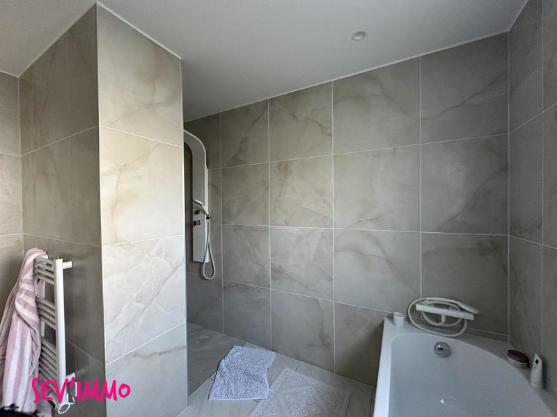 Maison - 102 m² - 4 pièces