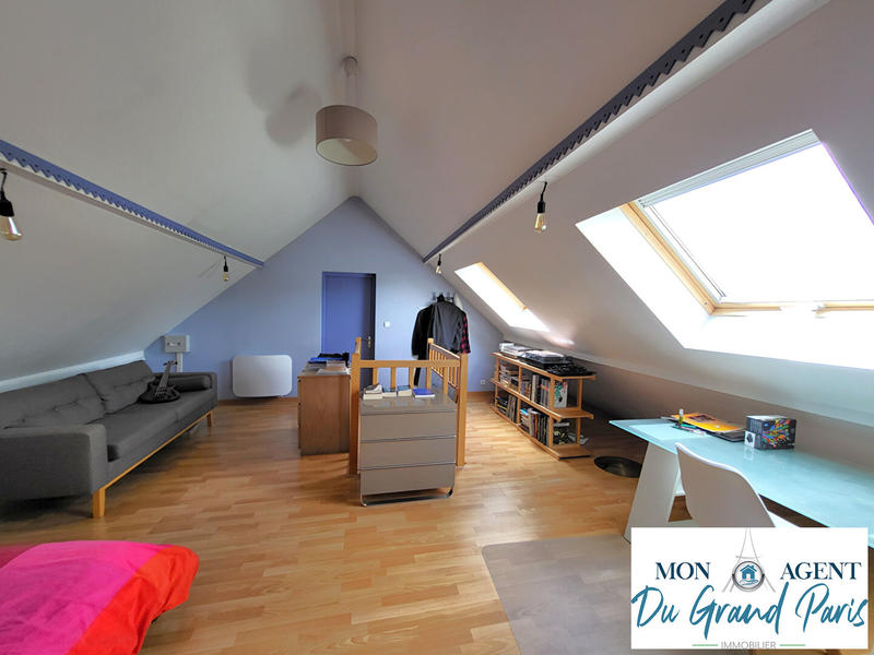 Maison - 216 m² - 10 pièces